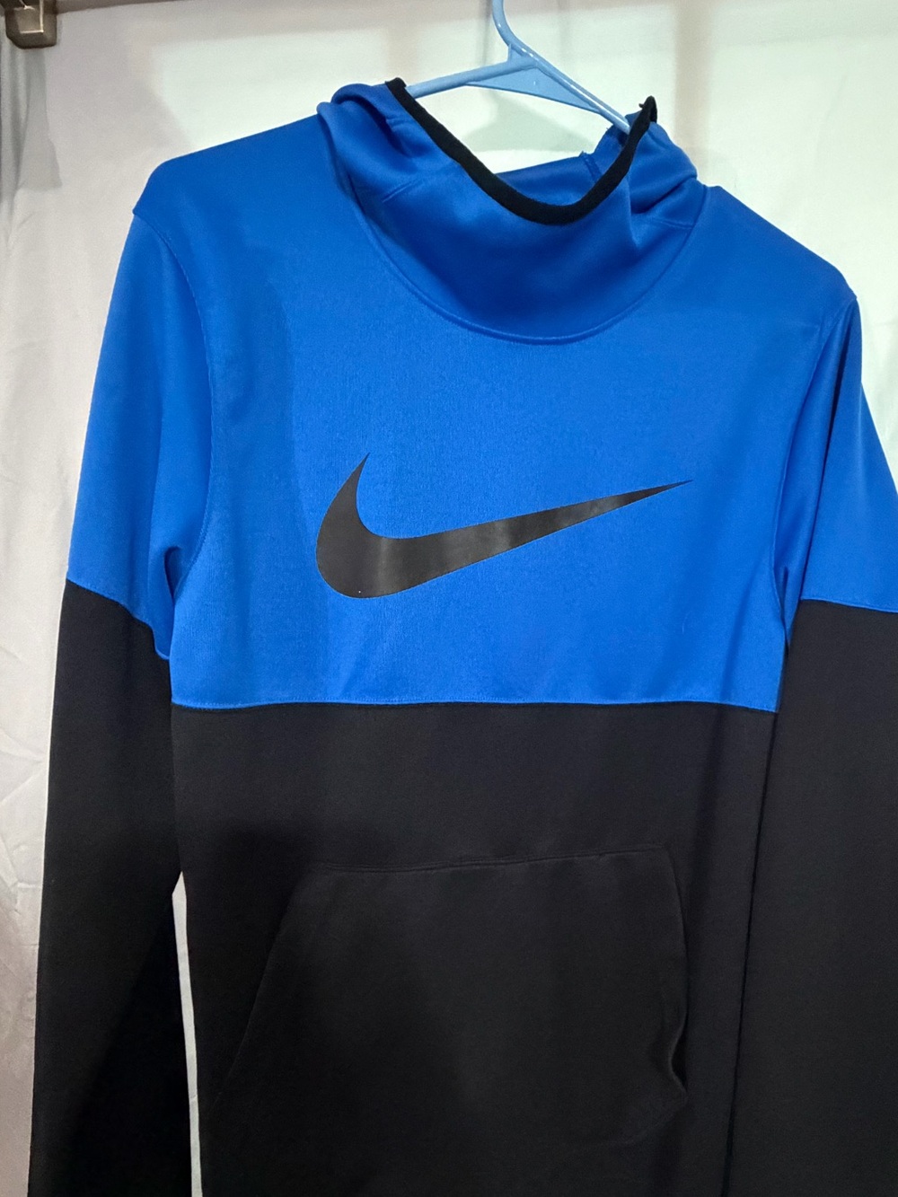 Nike Men’s Blue and Black Colorblock Pullover Hoodie Size Small